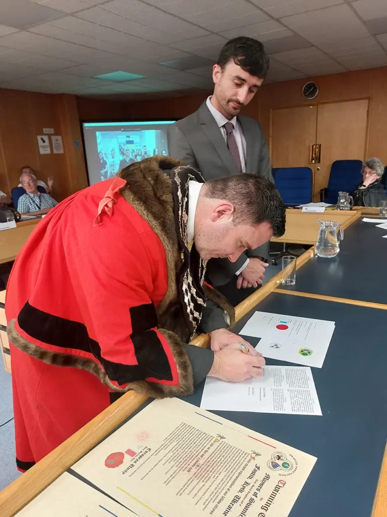 Swanley Mayor signing memorandum of understanding with CEO Swanley 